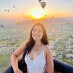 Sonalee Kulkarni Instagram - #postcards from #cappadocia One of the most magical sunrises I’ve seen! Dream come true in landscape mode ! #sonaleekulkarni #cappadocia #birthdaytrip #bucketlist #birthdaypact with @kb_keno turkey #kapadokya #traveller Cappadocia / Kapadokya