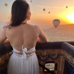 Sonalee Kulkarni Instagram - Bucket list ✔️ and how 🎈 #sonaleekulkarni #cappadocia #birthdaytrip #bucketlist #birthdaypact with @kb_keno #turkey #kapadokya #traveller Cappadocia / Kapadokya