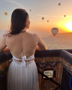 Sonalee Kulkarni Instagram - Bucket list ✔️ and how 🎈

#sonaleekulkarni #cappadocia #birthdaytrip #bucketlist #birthdaypact with @kb_keno #turkey #kapadokya #traveller