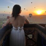 Sonalee Kulkarni Instagram - Bucket list ✔️ and how 🎈 #sonaleekulkarni #cappadocia #birthdaytrip #bucketlist #birthdaypact with @kb_keno #turkey #kapadokya #traveller Cappadocia / Kapadokya