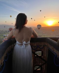 Sonalee Kulkarni Instagram - Bucket list ✔️ and how 🎈

#sonaleekulkarni #cappadocia #birthdaytrip #bucketlist #birthdaypact with @kb_keno #turkey #kapadokya #traveller