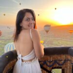 Sonalee Kulkarni Instagram - Bucket list ✔️ and how 🎈 #sonaleekulkarni #cappadocia #birthdaytrip #bucketlist #birthdaypact with @kb_keno #turkey #kapadokya #traveller Cappadocia / Kapadokya