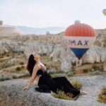 Sonalee Kulkarni Instagram - I could talk about Cappadocia until you’re balloon in the face. Photography by @mervekansuphotographer #sonaleekulkarni #cappadocia #kapadokya #turkey #birthday #birthdaypact #birthdaymonth #traveller #travelphotography Cappadocia / Kapadokya