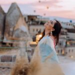 Sonalee Kulkarni Instagram - She dreamt she could fly 🎈 And she chose a sari as her wings! #sonaleekulkarni #hotairballoon #cappadocia #dreamcometrue #bucketlist Photographer @mervekansuphotographer Location @sultan_cave_suites Assisted by #Ali and @kb_keno Sultan Cave Suites, Goreme, Cappadocia, Turkey