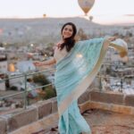 Sonalee Kulkarni Instagram - She dreamt she could fly 🎈 And she chose a sari as her wings! #sonaleekulkarni #hotairballoon #cappadocia #dreamcometrue #bucketlist Photographer @mervekansuphotographer Location @sultan_cave_suites Assisted by #Ali and @kb_keno Sultan Cave Suites, Goreme, Cappadocia, Turkey