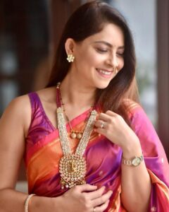 Sonalee Kulkarni Instagram - For गणेशोत्सव 2023 🩷

#sonaleekulkarni #marathimulgi #ganeshotsav #ganeshchaturthi #paithani #nath #majhabappa 
#ganpatibappamorya #bappa 
#photography @saneshashank