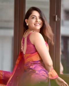 Sonalee Kulkarni Instagram - For गणेशोत्सव 2023 🩷

#sonaleekulkarni #marathimulgi #ganeshotsav #ganeshchaturthi #paithani #nath #majhabappa 
#ganpatibappamorya #bappa 
#photography @saneshashank