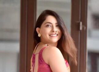 Sonalee Kulkarni Instagram - For गणेशोत्सव 2023 🩷 #sonaleekulkarni #marathimulgi #ganeshotsav #ganeshchaturthi #paithani #nath #majhabappa #ganpatibappamorya #bappa #photography @saneshashank आपलं पुणे