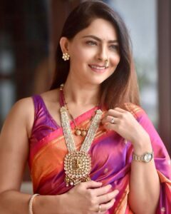 Sonalee Kulkarni Instagram - For गणेशोत्सव 2023 🩷

#sonaleekulkarni #marathimulgi #ganeshotsav #ganeshchaturthi #paithani #nath #majhabappa 
#ganpatibappamorya #bappa 
#photography @saneshashank