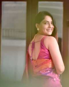 Sonalee Kulkarni Instagram - For गणेशोत्सव 2023 🩷

#sonaleekulkarni #marathimulgi #ganeshotsav #ganeshchaturthi #paithani #nath #majhabappa 
#ganpatibappamorya #bappa 
#photography @saneshashank