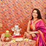 Sonalee Kulkarni Instagram – तुकोबाप्पा 🙏🏻

माझा बाप्पा …माझा तुकोबा 🙏🏻

#sonaleekulkarni #ganeshotsav #ganpatibappamorya #majhabappa #ganeshchaturthi #marathimulgi 

Paithani decor @navinyas_handloom 
Ukadiche modak @sanvaaronlineshopee Pune, Maharashtra