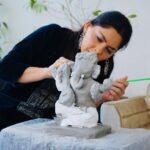 Sonalee Kulkarni Instagram – यंदा गणेशोत्सव खूप भावनिक आहे आणि 
यंदा ची मूर्ती खूप खास आहे … 
का आणि कोणती …? 
ते पाहण्यासाठी नक्की SUBSCRIBE 
करा माझ्या YOU TUBE चैनल ला. 
LINK IN BIO. 

#sonaleekulkarni @youtube @youtubeindia #youtube 

Filming, Production skills & Editing : @akhilkulkarni_gg 
@manoj___halande 
Managed by @aanurag3 @_its_just_shital_