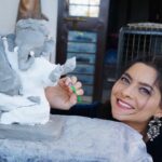 Sonalee Kulkarni Instagram - यंदा गणेशोत्सव खूप भावनिक आहे आणि यंदा ची मूर्ती खूप खास आहे … का आणि कोणती …? ते पाहण्यासाठी नक्की SUBSCRIBE करा माझ्या YOU TUBE चैनल ला. LINK IN BIO. #sonaleekulkarni @youtube @youtubeindia #youtube Filming, Production skills & Editing : @akhilkulkarni_gg @manoj___halande Managed by @aanurag3 @_its_just_shital_