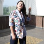 Sonalee Kulkarni Instagram – श्रावणाचं ऊन 🩵💙🤍

Styled by @sshorewala 
Blazer by @ravneetkaurunzan 
Photographer @suraj_sb__ 
#sonaleekulkarni #marathimulgi 
#pants #pantsuit #blue #blazer
