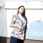 Sonalee Kulkarni Instagram – श्रावणाचं ऊन 🩵💙🤍

Styled by @sshorewala 
Blazer by @ravneetkaurunzan 
Photographer @suraj_sb__ 
#sonaleekulkarni #marathimulgi 
#pants #pantsuit #blue #blazer
