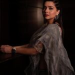 Sonalee Kulkarni Instagram - 🩶 Styled by @sshorewala Outfit by @designerkaran88 Photographer @suraj_sb__ #sonaleekulkarni #sareelove #steelgrey #grey #gray #sari