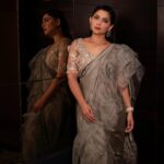 Sonalee Kulkarni Instagram - 🩶 Styled by @sshorewala Outfit by @designerkaran88 Photographer @suraj_sb__ #sonaleekulkarni #sareelove #steelgrey #grey #gray #sari