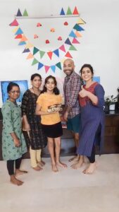 Sonali Kulkarni Instagram - 🤩
जोरदार तयारी सुरू झाली आहे..
चर्चाच जास्त 😂
उद्यावर येऊन ठेपला गणेशोत्सव..
नचिकेत, रूपाली, शीला, कावेरी.. 
शाब्बास फॅार द स्पिरीट 🥰
स्पार्कल पण 😉🐈‍⬛
#ganpati #ganpatibappamorya #ganpatidecoration