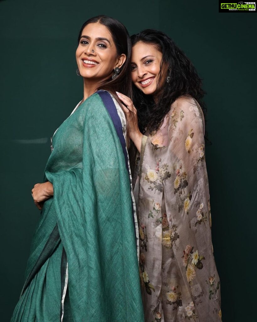 Sonali Kulkarni Instagram - Happy Birthday my gorgeous partner in glamour beauty food art kindness families and life in short.. Wishing you a more wonderful year than your spirit.. Happy birthday busy hands 😘♥🤗🥰 Love only 🌈