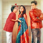 Sonali Kulkarni Instagram - पॅकेज छोटं असलं तरी सरप्राईज गोड आहे..! 'शॉर्ट ॲण्ड स्वीट' ३ नोव्हेंबरपासून तुमच्या जवळच्या चित्रपटगृहात! #SshortAndSsweet #ShortAndSweet #ShortAndSweetInCinemas3November #ShubhamProduction @shubham.production_ Presents Produced by: @payalkadam, @v_v_v_ins Directed By: @ganeshkadam Story-Screenplay-Dialogue by: @swapnilbarskar.26 Starring: @sonalikul, @harshad_atkari, @rasika123s, @shridharwatsar, #AjitBhure, @onkarbhojane_, @alamothashana Music Director: @santoshmulekarmusic Lyricist: @mangeshkangane Art Director: #AnantSutar DOP: @jrahul11 EP: @hemant.panchal.28 Editor: @deepak_marou Associate Director: @ajaygopinathsartape Sound: #SuryakantMagdum Di: #PrasadDigitalLabs Di colorist: @santy19_77 Di Production Head: @arvind.k.singh.716 Hair & Make up: @zala6886 Costume Designer: @neha148in Publicity Design: @mantraa_luminosity VFX: @prashantmahanta VFX Agency: @mettacreations06 Visual Promotions: @vishalbate, @dakhkhan_studio PR: #VaibhavPatil Digital Marketing: @ashmikitilekar @teamsocialtime