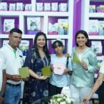 Sonali Kulkarni Instagram - Few weeks ago I was invited to this unique ‘Annual championship cat show’ 🤩 The place was filled with beautiful meows, stunning cats and cute kittens 🐱 🐈‍⬛ There were many proud cat families who wanted their cat to get clicked with me and Kaveri 🥰 Congratulations to the winners 😍 and participants as well.. Kudos to the organisers, @droolsindia , @signaturepetfoods and @felineclubofindia for putting up a beautiful cat show. The event was exceptionally non chaotic, well disciplined. They took really good care of most important thing - our dear tails 🐈 Really looking forward to attending this show wherever it happens next , anywhere in India or abroad. More power to the entire team ! Thank you Drools for wonderful treats, Sparkle relished all 🐱 Needless to say Kaveri enjoyed this the most, she was the happiest. She rarely accompanies me to my events but this was something I got to attend because of her. Thank you Kaveri for introducing me to the world of cats 🐱 😻 Mumbai - मुंबई