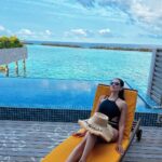 Sonnalli Seygall Instagram – Spot the odd one out! 🤐 

#ｓｕｎｄａｙｍｏｏｄ #throwback🔙 

@travelwithjourneylabel @yasminikrami

#SonnalliSeygall #TravelWithJourneyLabel #JourneyLabel #YouAreSpecial #ThinkHolidayThinkJourneyLabel #LuxuryHoliday #Maldives #travelwithsonnalli
