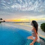 Sonnalli Seygall Instagram - .5x and sunset feels #throwback #sundayvibe