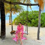 Sonnalli Seygall Instagram – Sunset cruise at @atmospherekanifushi spotting dolphins 🐬 🌅 

@travelwithjourneylabel
@atmospherekanifushi

Outfit: @mandirawirkhq 
 
#SonnalliwithAtmosphere #AtmosphereKanifushi #BestHoneymoonplace #JoyofGiving #AllInclusive #JourneyLabel #TravelWithJourneyLabel #YouAreSpecial #ThinkHolidayThinkJourneyLabel #LuxuryHoliday #Maldives Atmosphere Kanifushi Maldives