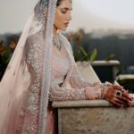 Sonnalli Seygall Instagram - Grateful | Blessed | Abbundant 🪷 ———————-———————-———————— Photograph: @the_wedding_files Outfit: @manishmalhotra05 @manishmalhotravows Jewellery: @anmoljewellers Styled by: @trishadjani Muh: @saniya.advani @pinky_viswakarma Draping: @kalpana__shah @brindashah_love Mehendi: @veenanagda