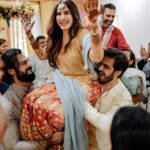 Sonnalli Seygall Instagram - Mehendi ni mehendi 💃🏻🥹 Wedding Planners : @jashnsquad & @tailormadeexperiences . Photography : @the_wedding_files . PR managed by : @focuspr @one__communication . Venue : @hoteljewelofchembur . Outfit: @abhinavmishra_ . Earrings and maatha patti: @koharbykanika . Juttis: @juttichoo . Styled by: @trishadjani . Make up : @saniya.advani . Hairtsylist : @pinky_viswakarma . Gifting Partner : @zealofoods . Mehendi artist : @veenanagda
