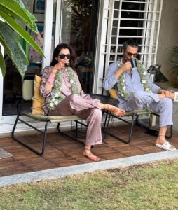 Sonnalli Seygall Instagram - Same routine, different emotion.
Marriage day 1- Coffee + Varmaalas ☕️❤️🧿