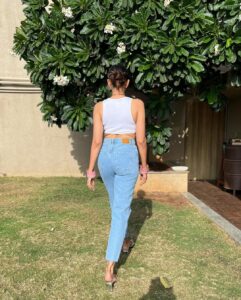 Sonnalli Seygall Instagram - #Aseq promotions ready 💁‍♀️

Aseq releasing tomorrow on @officialjiocinema ! Go watch it for some supernatural thrills 🧟‍♀️ 

@officialjiostudios