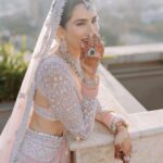 Sonnalli Seygall Instagram - Grateful | Blessed | Abbundant 🪷 ———————-———————-———————— Photograph: @the_wedding_files Outfit: @manishmalhotra05 @manishmalhotravows Jewellery: @anmoljewellers Styled by: @trishadjani Muh: @saniya.advani @pinky_viswakarma Draping: @kalpana__shah @brindashah_love Mehendi: @veenanagda