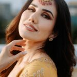 Sonnalli Seygall Instagram - Colour me happy 🧡 Photograph: @the_wedding_files Outfit: @abhinavmishra_ Earrings and maatha patti: @koharbykanika Juttis: @juttichoo Makeup: @saniya.advani Hair: @pinky_viswakarma Styled by: @trishadjani