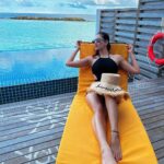 Sonnalli Seygall Instagram - Spot the odd one out! 🤐 #ｓｕｎｄａｙｍｏｏｄ #throwback🔙 @travelwithjourneylabel @yasminikrami #SonnalliSeygall #TravelWithJourneyLabel #JourneyLabel #YouAreSpecial #ThinkHolidayThinkJourneyLabel #LuxuryHoliday #Maldives #travelwithsonnalli