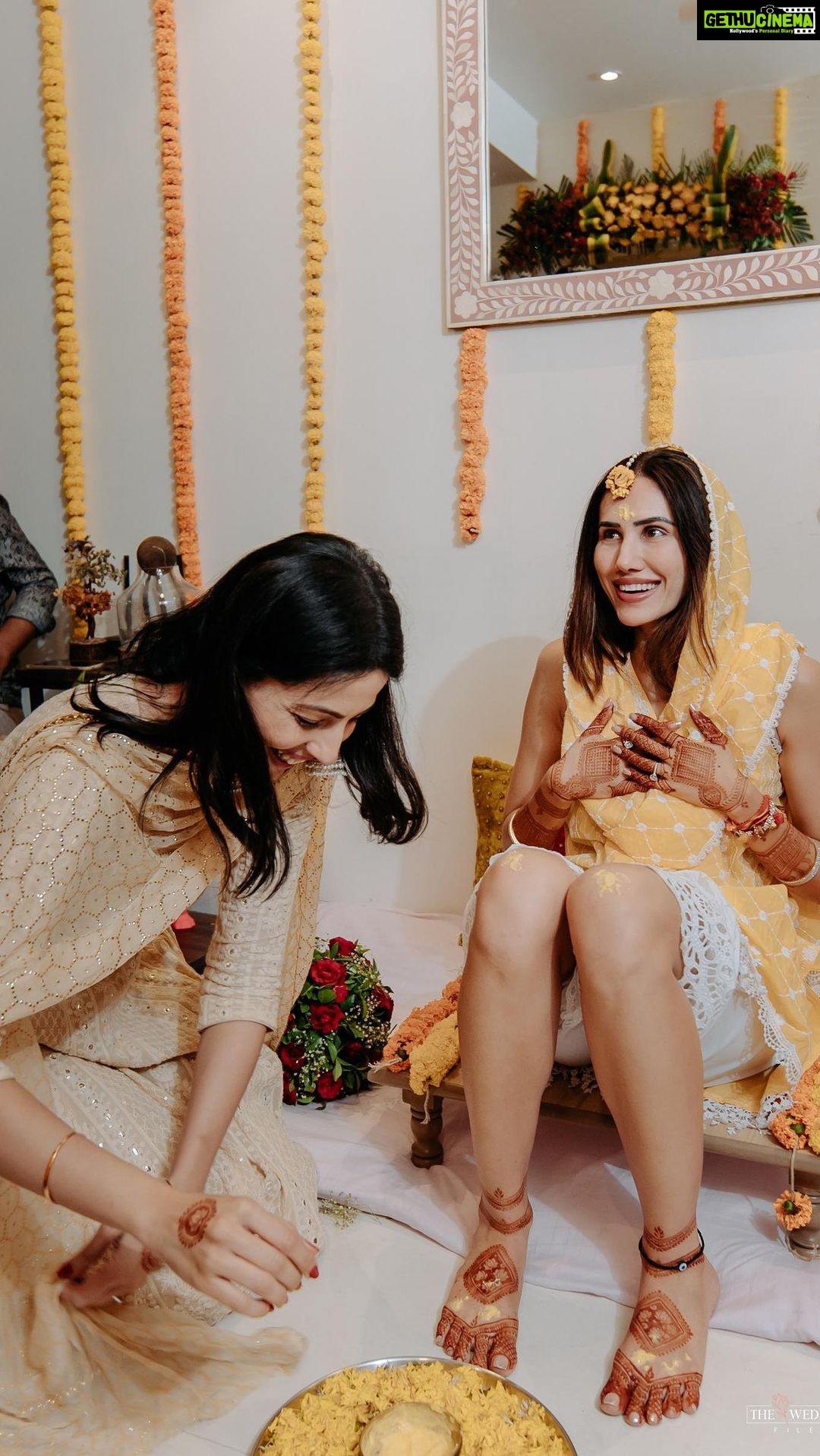 Sonnalli Seygall Instagram - हमको मिली है आज ये, घड़ियाँ नसीब् से ❤️ This reel has all my heart, made me emotional putting it together. The joy of photographs.. you can relive the memories again n again. My haldi ceremony was one of my favourite moments from all my wedding functions, it was small, intimate and traditional 💛 Thank u @the_wedding_files for capturing this so beautifully Thank u @shopmulmul (u guys have always been super helpful & lovely) Thank u @nautankichaiti @zashank @tailormadeexperiences & @jashnsquad for being the best ! P.S.- Happy Birthday @poppyjabbal 💛🧡 #haldiceremony #memoriesforlife #traditions #punjabiwedding