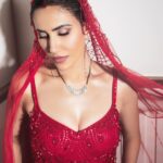 Sonnalli Seygall Instagram - Not without my sindoor, mangalsutra & pati ❤️🥹 Swipe ⬅️ to see pati & I on our first cover together. For @clapclapindia Photographer - @dinesh_ahuja Chief Editor - @soul_kari Styled By - @parikshaat Hair & Makeup - @saniya.advani Location - @viabombay Outfit - @neetalulla @houseofneetalulla Jewellery - @gehnajewellers1 Ashesh’s outfit Suit - @narendra_kumar_bespoke Shirt - @bombayshirts Bow - @tisastudio Words - @krishikabhatia Operations - @g_makhija3098