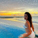 Sonnalli Seygall Instagram - .5x and sunset feels #throwback #sundayvibe