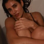 Sonnalli Seygall Instagram - Dear Lail, Thank you for letting me play you. I know it’s a true story and you are somewhere out there :) I am so lucky to be Lail in #Aseq & so grateful for the uncharted territories I found within myself during the process of filming. You will forever be one of my favourite charecters I have & will ever play. And Thank YOU @sarim197 for letting me play Lail. Thank you @officialjiocinema & @tphquk for giving me #Aseq Thank you @vardhanpuri02 @siddhanthkapoor @adi_chugh for being the best and the most entertaining costars ever 😅❤️ I love you guys! And Thank you @sanjay_ram05 for just being you! Also happy Birthday 😘 And Lastly, but def not least, thank you @shobhaiyersant and #jyotideshpande for being the amazing, inspiring women behind such powerful content 🤩