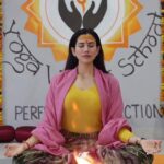 Sonnalli Seygall Instagram - Remembering all the gurus who have crossed my path and grateful for their blessings & guidance which have paved my path to Yoga 🙏 Om Namah Shivaya 🕉️ Happy Gurupurnima! #YogaWithSonnalli #gurupurnima #spirituality #wellnessjourney #yogajourney #spiritualgrowth