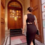 Sonnalli Seygall Instagram - Walking into my home for the next few days 🤌🫶 @courthousehotellondon #londondiaries🇬🇧 #londonhotels #travelwithsonnalli #travellondon #londonlife #londonlife