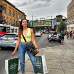 Sonnalli Seygall Instagram - *Throwback alert* Last Sunday I was in Camden market 🫶 Oh bless you modern science that we can travel countries In a matter of hours and then experience them later, whenever! #Grateful That’s the pro of it all. The biggest con for me personally is being so obsessed by it that we forget to live in the moment! #mindfulmoments Travel tip- This is a must do when in #london ! #CamdenMarket is so charming with the most quaint boutiques and the best food variety ever 🤤 Happy Sunday y’all ❤️ #sundaymotivation #throwback #londondiaries #travelgirl #traveltips #travelwithsonnalli #thingstodoinlondon #sundayfun