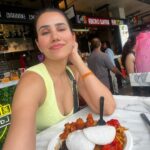 Sonnalli Seygall Instagram - *Throwback alert* Last Sunday I was in Camden market 🫶 Oh bless you modern science that we can travel countries In a matter of hours and then experience them later, whenever! #Grateful That’s the pro of it all. The biggest con for me personally is being so obsessed by it that we forget to live in the moment! #mindfulmoments Travel tip- This is a must do when in #london ! #CamdenMarket is so charming with the most quaint boutiques and the best food variety ever 🤤 Happy Sunday y’all ❤️ #sundaymotivation #throwback #londondiaries #travelgirl #traveltips #travelwithsonnalli #thingstodoinlondon #sundayfun