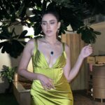 Sonnalli Seygall Instagram - From pictures to the red carpet to my late night green tea 💫 #AboutLastNight at the @globalspaindia Outfit & Jewellery @theballroomcouture