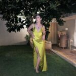 Sonnalli Seygall Instagram - From pictures to the red carpet to my late night green tea 💫 #AboutLastNight at the @globalspaindia Outfit & Jewellery @theballroomcouture