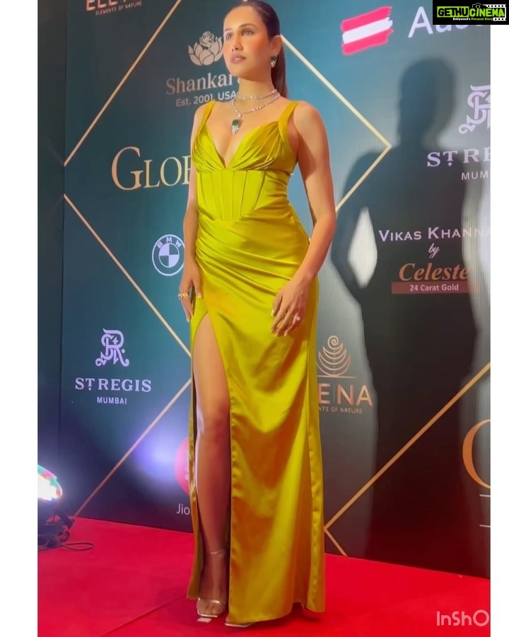 Sonnalli Seygall Instagram - From pictures to the red carpet to my late night green tea 💫 #AboutLastNight at the @globalspaindia Outfit & Jewellery @theballroomcouture