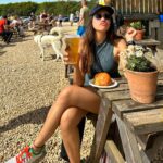 Sonnalli Seygall Instagram - Swipe to see what the fuss is all about! Send it to all car fans & say nothing 🚗🤫 #diddlysquatfarmshop #jeremyclarkson #carguy #clarksonsfarm #ukdiaries #travelwithsonnalli #travelgram #farmlife #thingstodoinlondon Diddley Squat Farm