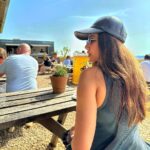 Sonnalli Seygall Instagram - Swipe to see what the fuss is all about! Send it to all car fans & say nothing 🚗🤫 #diddlysquatfarmshop #jeremyclarkson #carguy #clarksonsfarm #ukdiaries #travelwithsonnalli #travelgram #farmlife #thingstodoinlondon Diddley Squat Farm