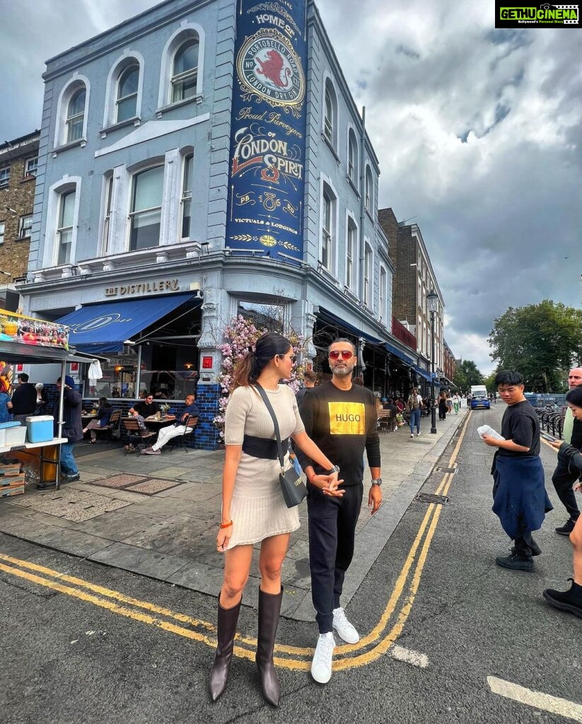 Sonnalli Seygall Instagram - Notting Hill 💙 #londondiaries #nottinghill #fleamarket #makingmemories Nottinghill, London