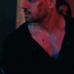 Sooraj Pancholi Instagram - OUT NOW! #JaaneJaa 🔥❤️‍🔥🤜🏼 (link in bio) @djchetas @atifaslam @aseeskaurmusic @nimritahluwalia @vyrloriginals @mtryash @prateekparma #Kickass #Action #ActionAddict #HandtoHandCombat #RetroIsCool #RetroOnReels #ReVibe #atif #Djchetas